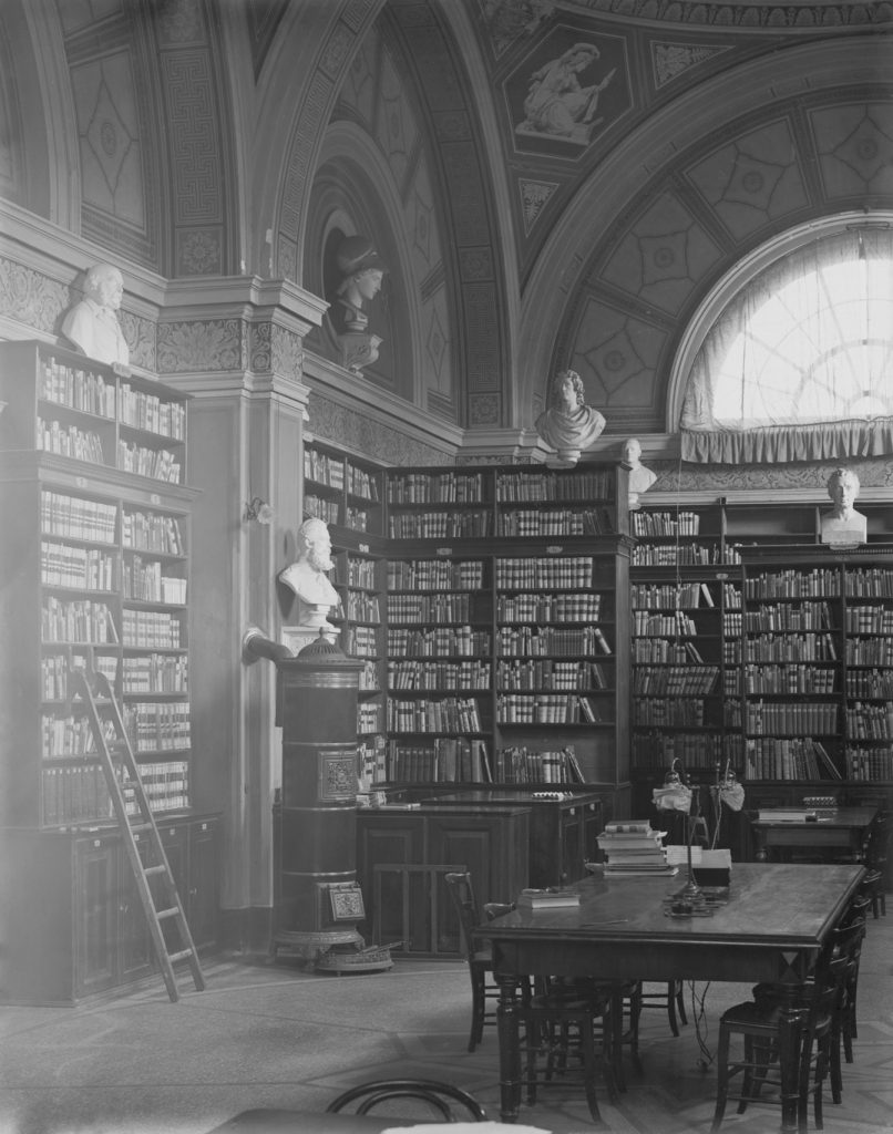 Von 1877 bis zum Ersten Weltkrieg war das DAI Rom in einem eigens errichteten Gebäude auf dem Kapitol untergebracht. Blick in die damalige Bibliothek (Foto: D-DAI-ROM-98.67)