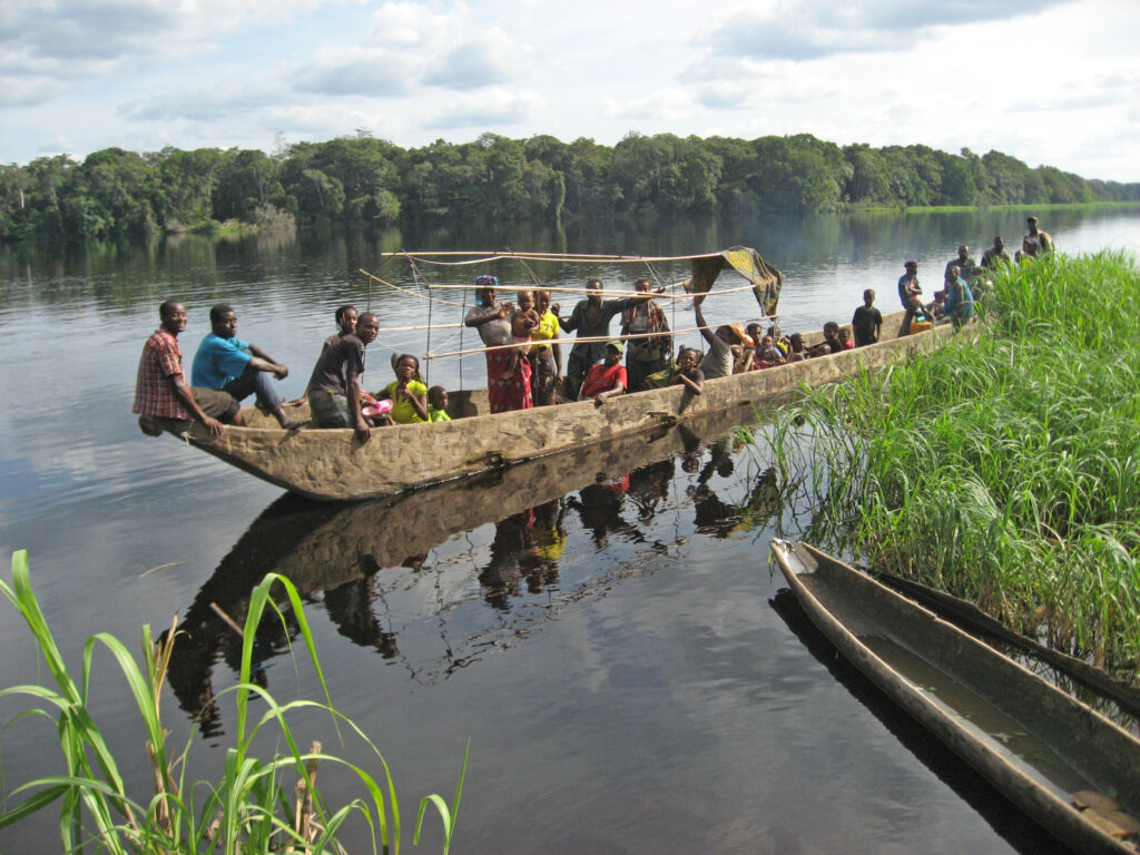 Flusslandschaft am Tshuapa-Fluss in der Nähe von Bolondo