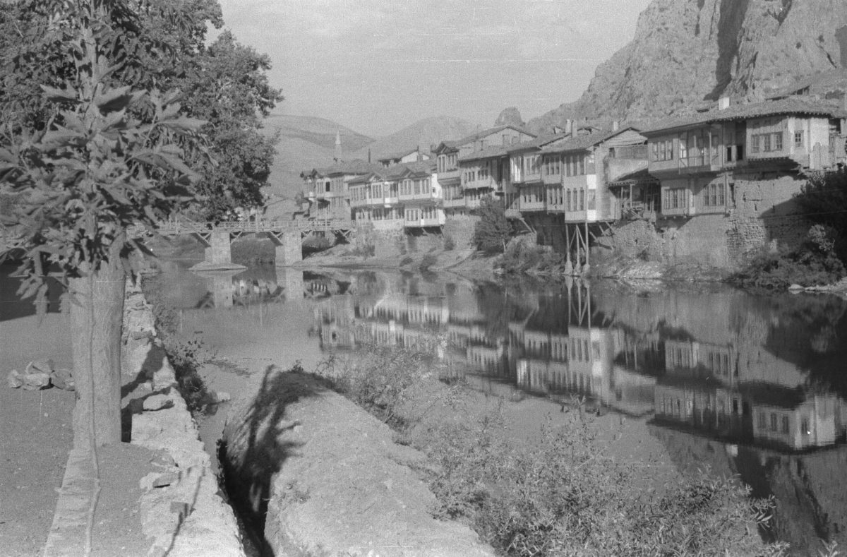 A. Eckstein, Yeşilırmak Kenarında Evler, Amasya, 1937