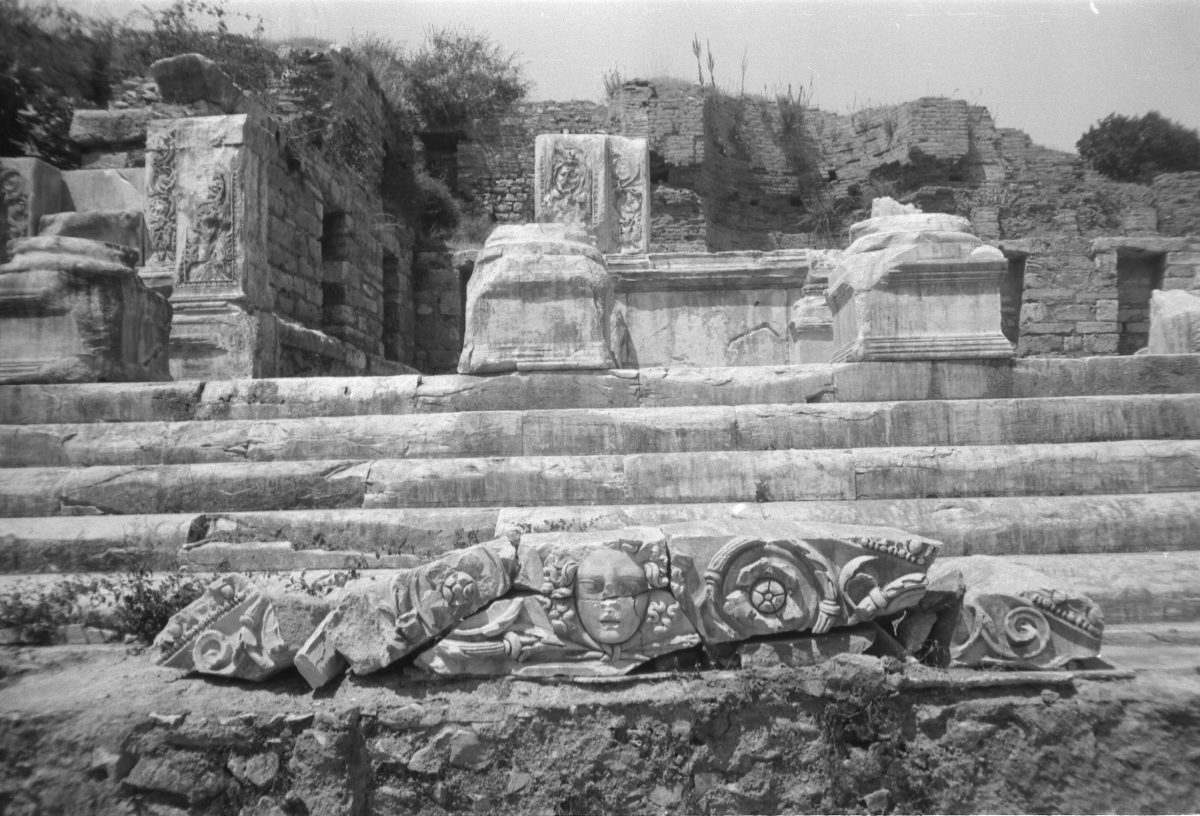 A. Eckstein, Celsus Kütüphanesi, Efes, 1938