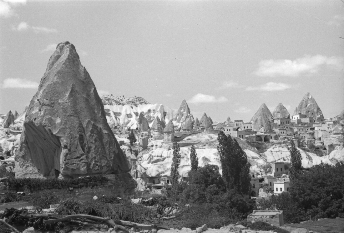A. Eckstein, Tüf Kayaları ve Maǧara Konutları, 1949