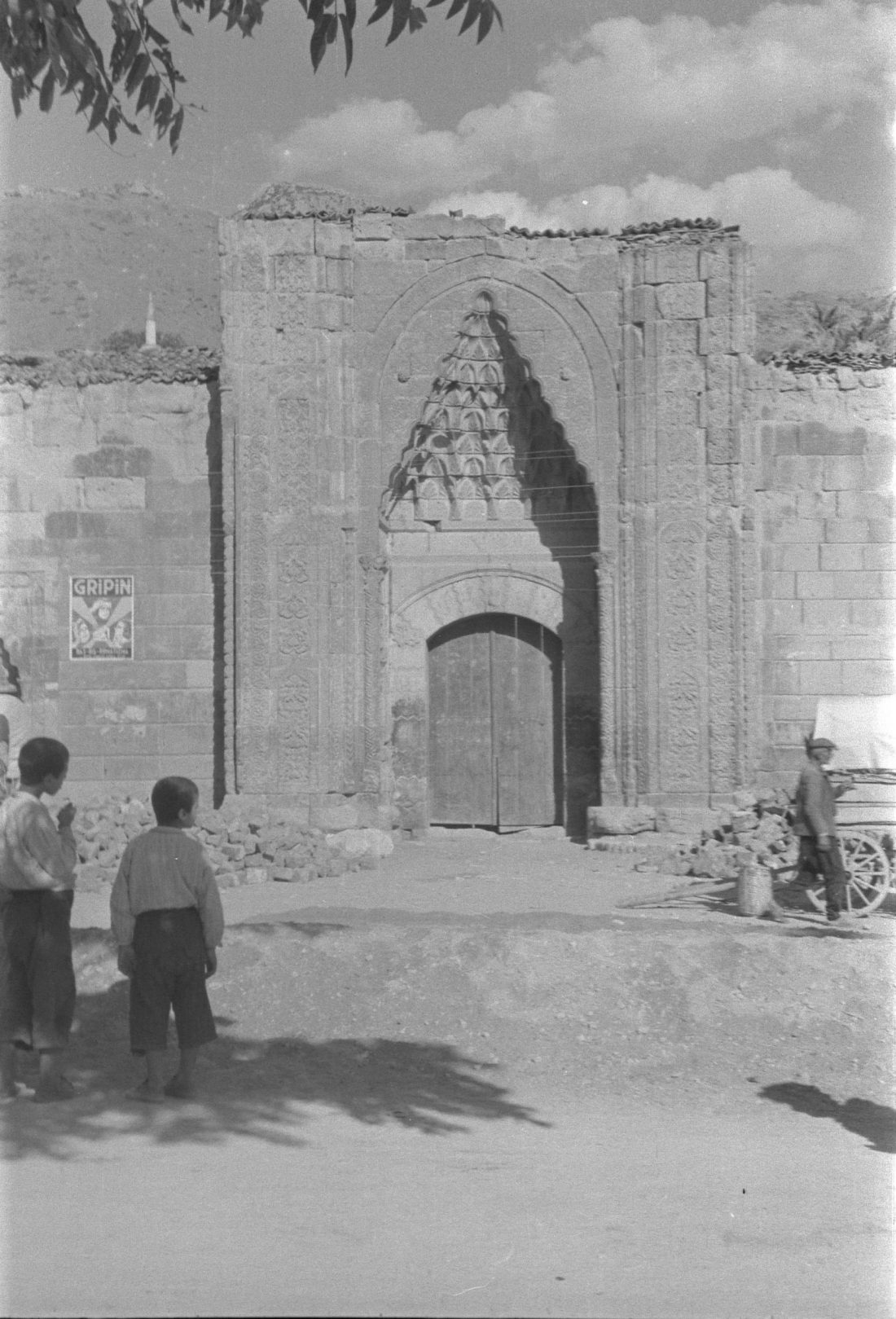 A. Eckstein, Tımarhane Girişi, Amasya, 1937